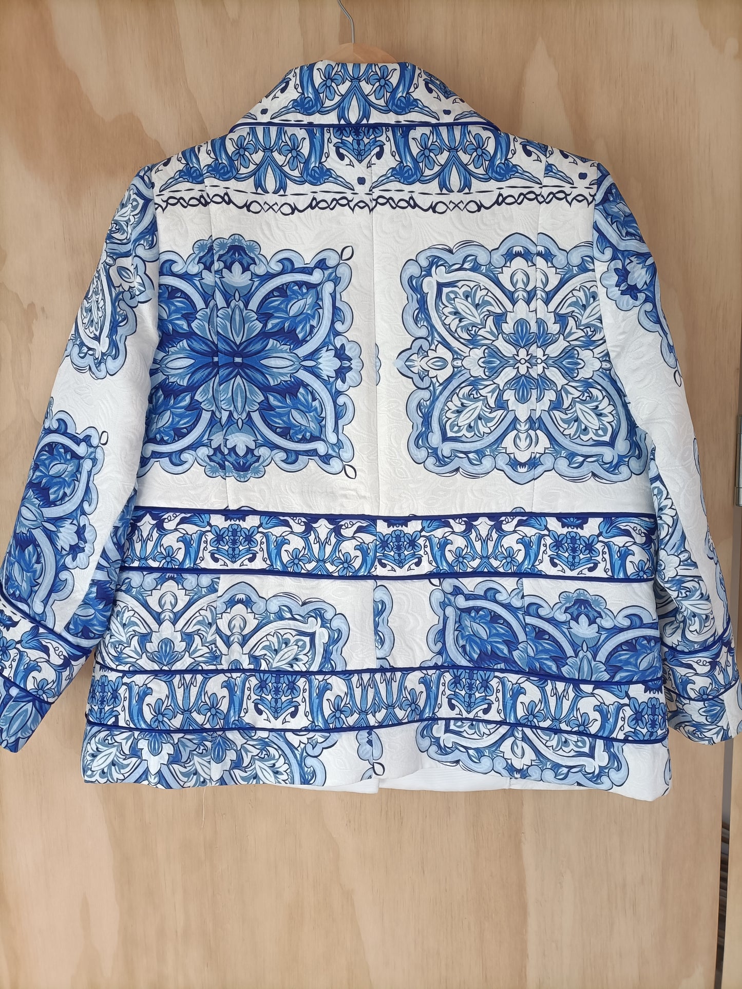 Adrienne Winklemann - Blue & White Pattern Blazer - Size 14