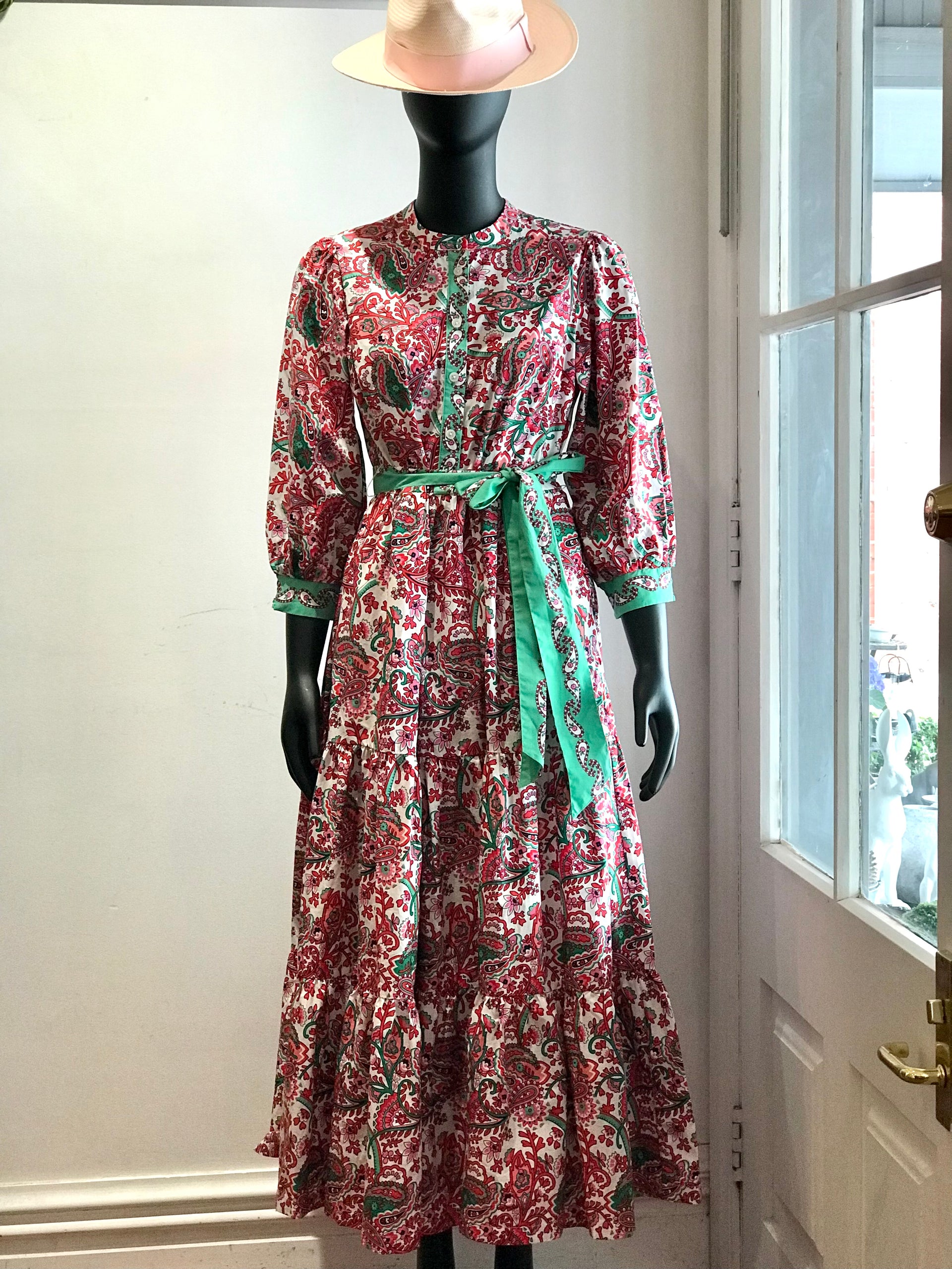 Boden Red/Green Paisley Dress – SECONDO
