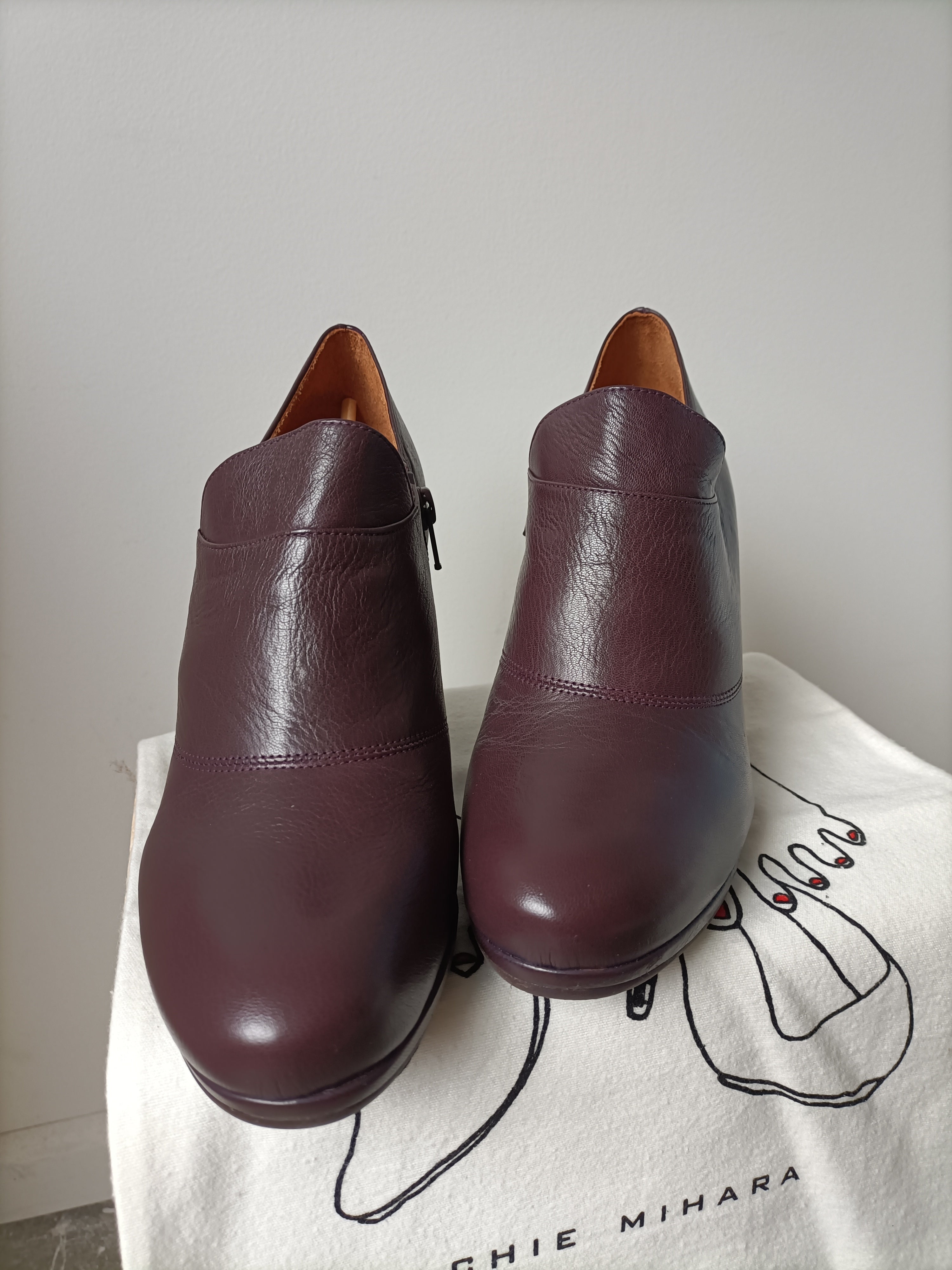 Chie Mihara Aubergine Leather Bootie Size 40 SECONDO