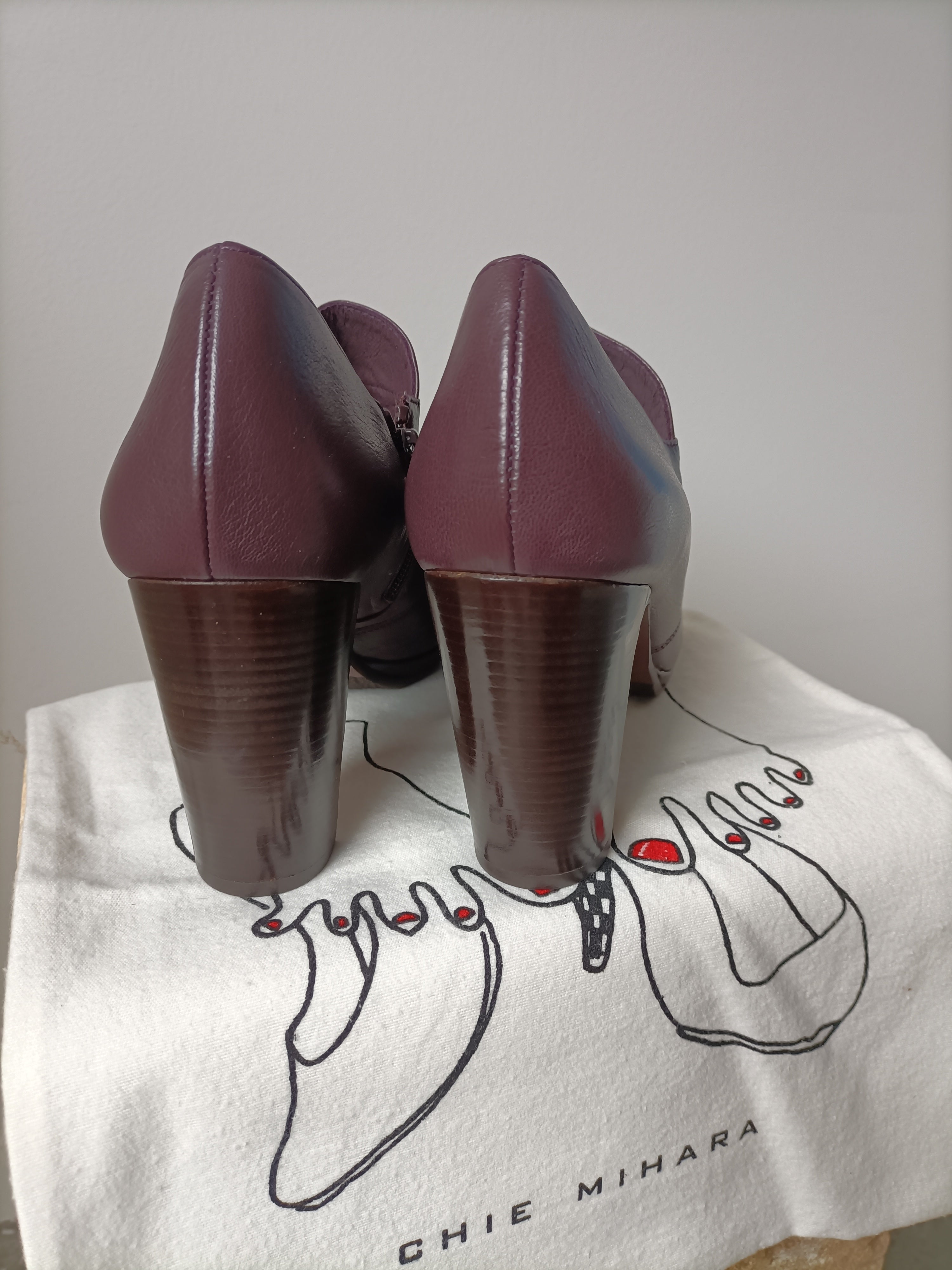 Chie Mihara Aubergine Leather Bootie Size 40 SECONDO